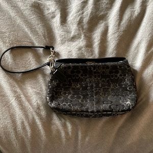 Like new, coach clutch